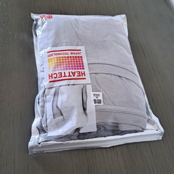 HEATTECH UNIQLO Men Crew Neck Short Sleeve Light Gray T-Shirt  Size XL - Picture 2 of 7